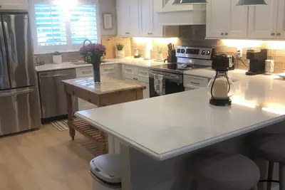 Image de 2-Bedroom Condo with Golf Course Views in Grand Harbor – Renovated Kitchen
