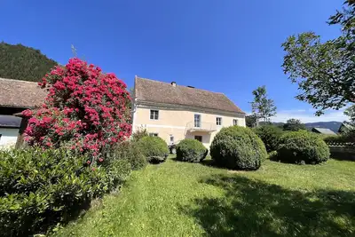 Hubenbauer - old farmhouse with a large garden