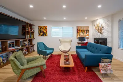 Image de Renovated Mid Century Modern House next to Beach