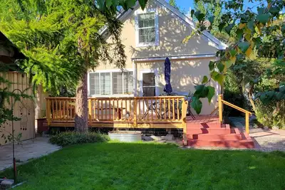 Image de Vintage Cottage Sleeps 8 - Minutes from Baker City Downtown!