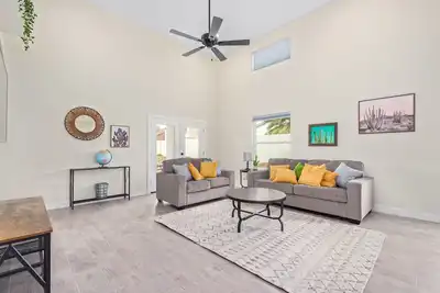 Image de 10 Min from Stadium, New build, King Beds, Room for 10