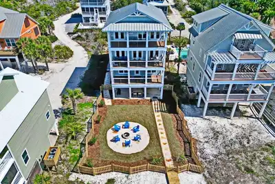 Image de Kanani: 5br Beachfront Home- Sleeps 12, Pri. Pool, Private Yard and Fire Pit!