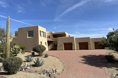 Image de Private Spanish style estate with large terraces and hot tub with expansive pool