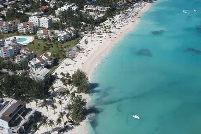 Image de 2 Min Walk to White Sand Beach! Enormous! Pool! Prime Location! Fully Equipped