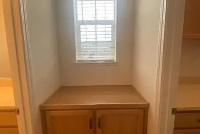 Image de Spacious, bright, peaceful and beautiful new home with lots of places to roam! \n