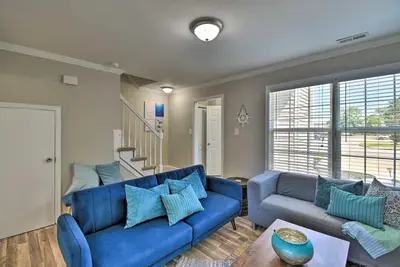 Image de Virginia Beach Townhouse - 5 minutes to Boardwalk!