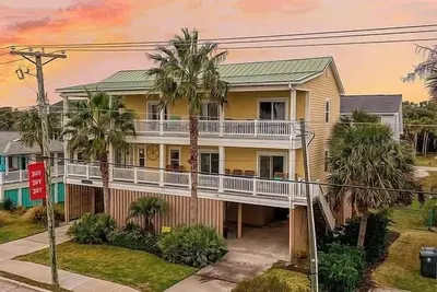 Image de Directly across from Beach! 6 Br, (all oceanview, Bth & Heated Swim Spa! Elevator