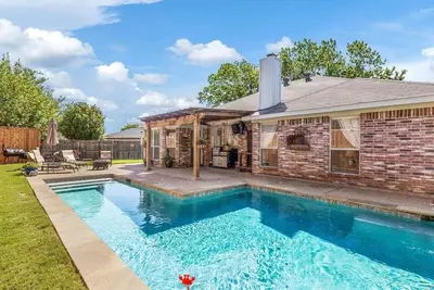 Image de Cozy 4 bd home W\/Pool and Garage In Burleson