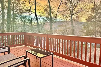 Image de ★Chic Chalet River Views & Access★