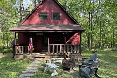 Image de Little Red Cabin in Coolfont Mountainside Community, Berkeley Springs, Wv