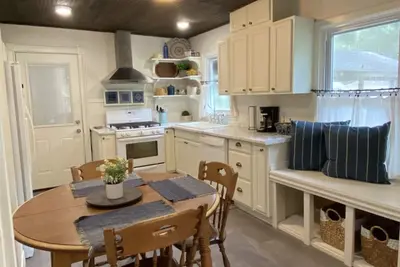 Image de Charming 2/1 Centrally located and close to Ulm! Pet Friendly!