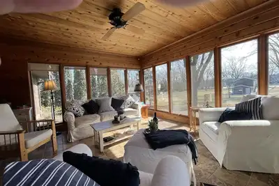 Image de Cozy Home on Fox River w/ Outdoor Living - 19 min to Eaa, 50 min to Lambeau