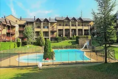 Image de Preciosa casa con jardín y piscina