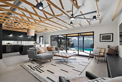 Image de Designer Home w/ Pool. Modern Design. Walk to Dt Gilbert