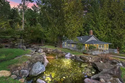 Image de BayView Retreat w/ Waterfall and Beach Access