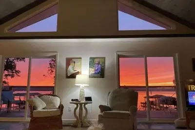 Level Seneca Lakefront Chalet-Gorgeous Sunsets 3, 510 sq. ft.