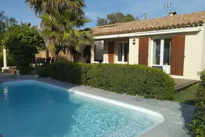 Image de Villa 130 m2, piscine et terrasse, face à la mer, sur terrain arboré de 1300m2.