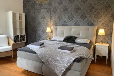 Image de 5 minutes from the Outlet Large Xl vacation business city family apartment for 6 guests