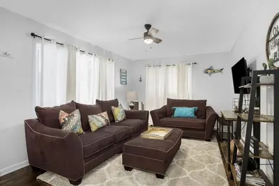 Image de Cozy Cottage-2 miles to the beach