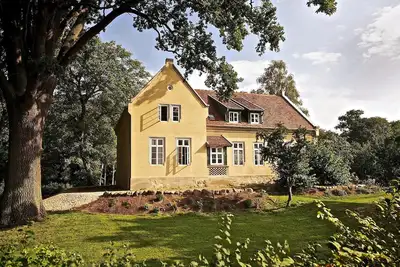 Image de Historic vicarage directly on the Elbe dyke in Mödlich, \"Elbe\" apartment *****