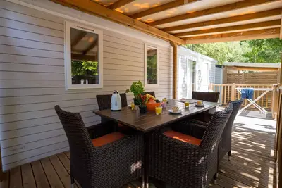 Image de Maison mobile avec véranda et climatisation