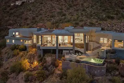 Image de Top Shelf Manor - Striking Luxury 5 Bedroom Mountain Estate!