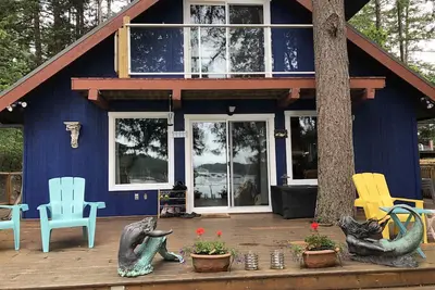 Image de Waterfront home on 1 acre with private dock (30 day + rentals only)