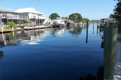 Image de Relaxing retreat on the water-10 minutes to Gulf and Springs!