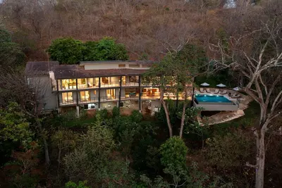 Image de Villa luxurieuse avec vue sur la forêt tropicale et l'océan