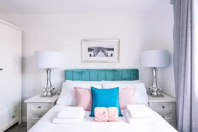 Image de 2 Bed Boutique Apartment with free Parking - sleeps 4 guests in 2 bedrooms