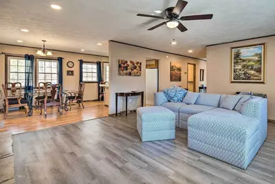 Image de Pet-Friendly Saluda Home w/ Mountain Views!
