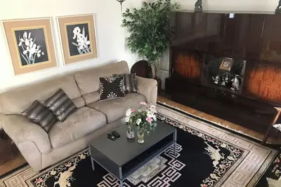 Image de Family Fun & Pet Hugs: Cozy 3-bedroom Home away from Home.