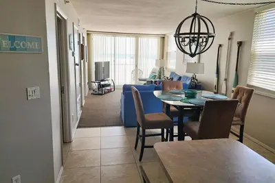 Image de 2 bedroom / 2 bath oceanFRONT condo unit