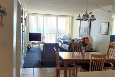 Image de 2 bedroom / 2 bath oceanFRONT condo unit