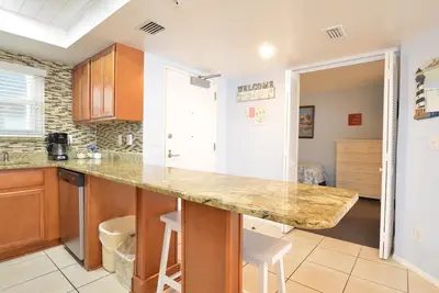 Image de 2 bedroom / 2 bath oceanFRONT condo unit