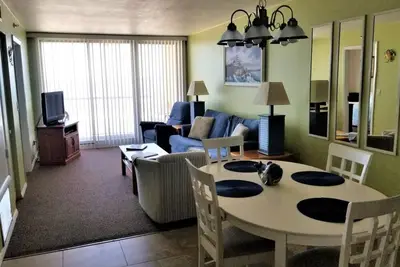 Image de 2 bedroom / 2 bath oceanFRONT condo unit