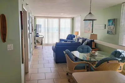 Image de 2 bedroom / 2 bath oceanFRONT condo unit