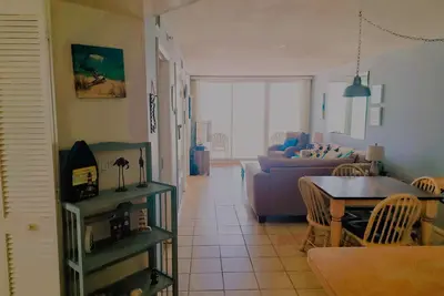 Image de 2 bedroom / 2 bath oceanFRONT condo unit