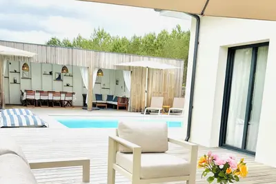 Image de Villa contemporaine, Terrasse et Pool House