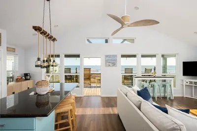 Image de Views, Views, Views! Sleeps 10! Spacious Outdoor Living!