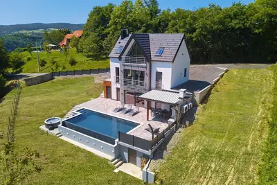 Image de Belle maison à Bedenica avec jacuzzi