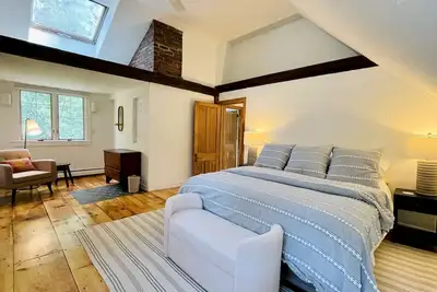 Image de Renovated 19th Century Farmhouse in private, bucolic setting