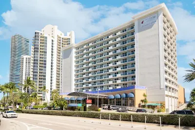 Image de Beautiful renovated condo in Sunny Isles on the beach!