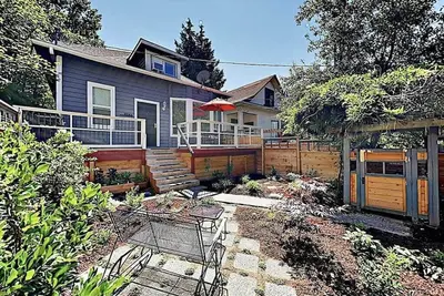 Capitol Hill K/Q Home + Parking | Stadium Access