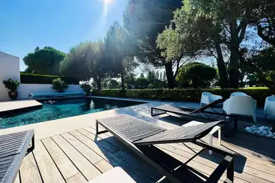 Image de villa unique en première ligne sur le golf