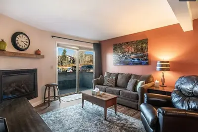 Image de 2bd/2ba w/ Mt Views - 8 minute walk to Ski Base!