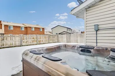 Image de Haiti Haven | Fenced | Massage* | Hot Tub | Bbq