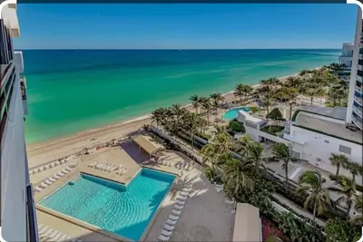 Image de Ocean front apartment next to the diplomat hotel