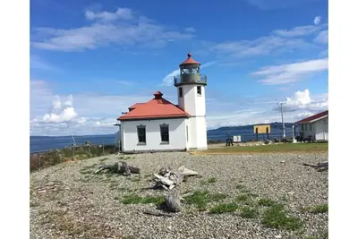 Image de Yes! You've found gold in White Center!