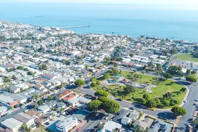 Image de Ocean View + Walk to Beach! Lovely Sc Home